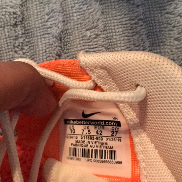 Woman’s Nike Roshe - Picture 4 of 5